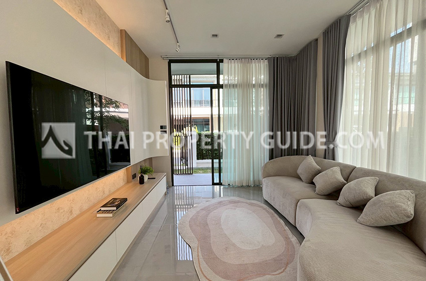 House with Shared Pool in Bangnatrad 